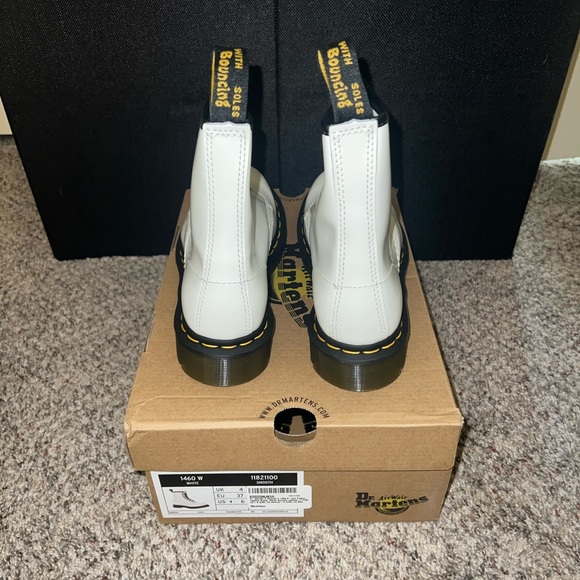 New Dr. Martens 1460 Women’s Smooth Leather Lace Up Boots - Picture 5 of 6